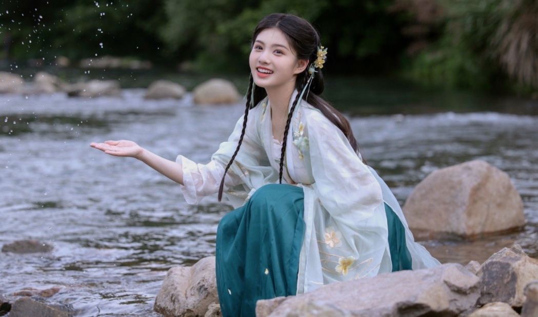 14歲童星拍國風cos多絕 美成了神仙姐姐劉亦菲？插圖6